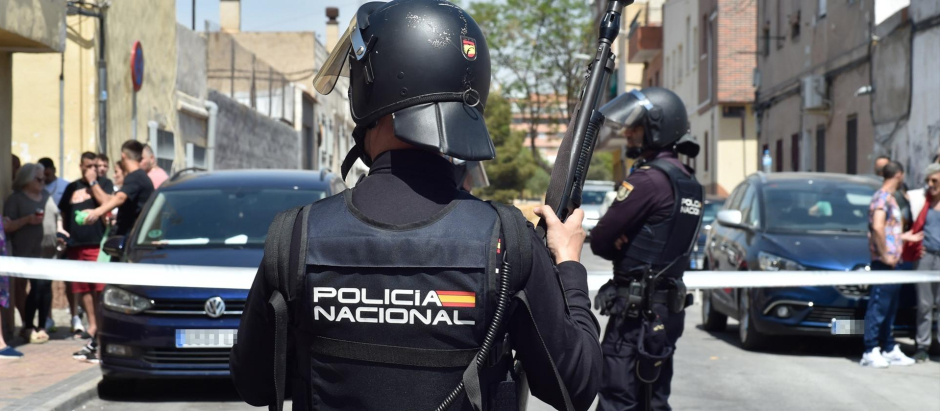 La Policía Nacional libera a una persona de un zulo en Murcia, en abril de este año