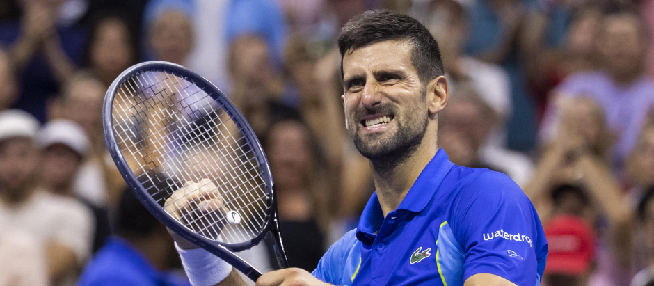Novak Djokovic celebra su pase a cuartos de final