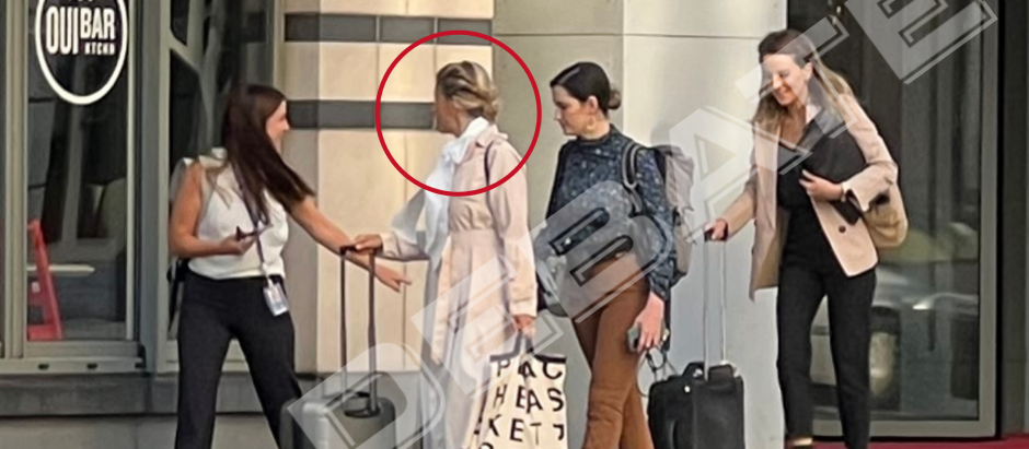 Yolanda Díaz saliendo del hotel de Bruselas antes de reunirse con Puigdemont