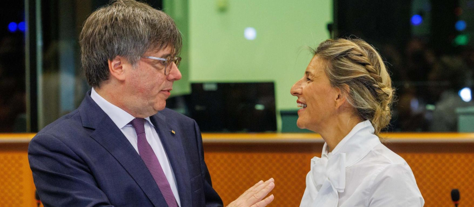 Yolanda Díaz y Carles Puigdemont en el Parlamento Europeo