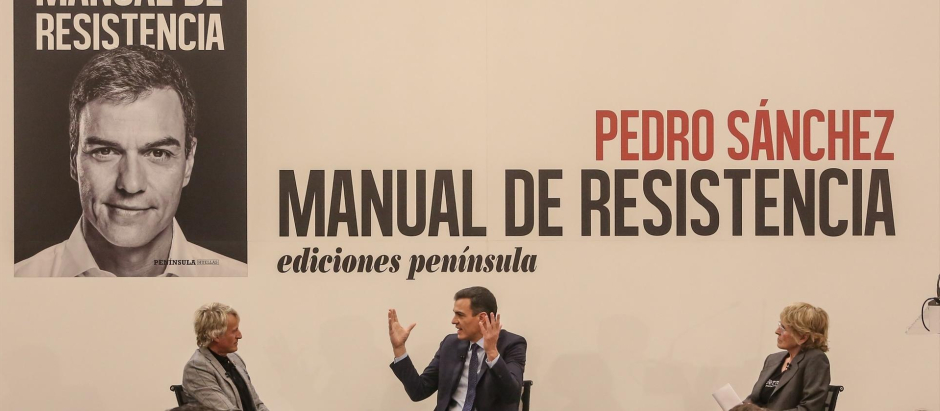 El presidente del Gobierno, Pedro Sánchez, presenta su libro 'Manual de resistencia' en el hotel Intercontinental de Madrid