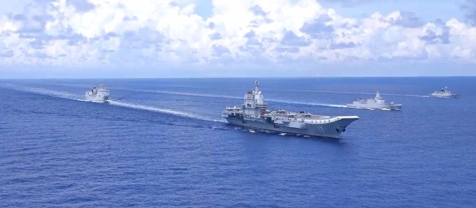 El portaviones chino Shandong lidera maniobras en el mar del sur de China