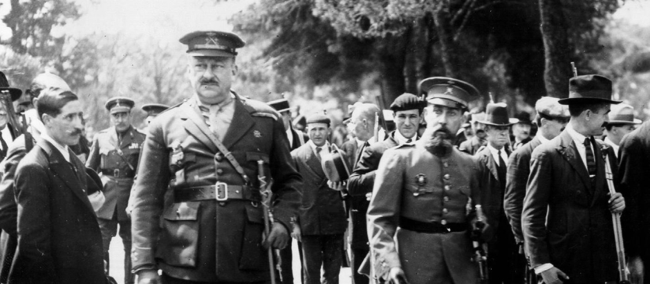 Miguel Primo de Rivera (izquierda) acompañado del general Antonio Dabán (centro) en una imagen de 1924