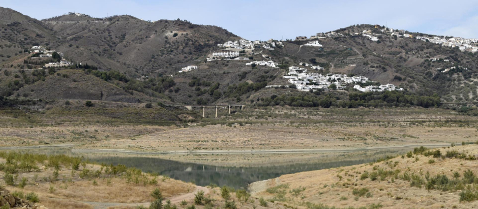 Vista de La Viñuela, el mayor embalse de Málaga