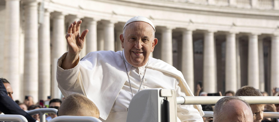 El Papa Francisco saluda a los asistentes a la audiencia del pasado miércoles, 13 de septiembre