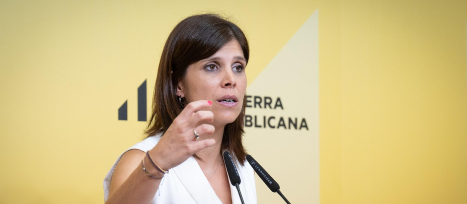 La portavoz de Esquerra Republicana (ERC) en el Parlamento de Cataluña, Marta Vilalta, comparece en rueda de prensa para valorar los resultados tras las elecciones generales del 23J, a 24 de julio de 2023, en Barcelona, Cataluña (España). En las elecciones generales celebradas ayer, domingo 23 de julio, la lista de Esquerra Republicana de Catalunya obtuvo casi la mitad de votos que en 2019 (462.027 en total), mientras que Junts ha recibido 392.544 (frente a los 527.375 de los anteriores comicios), en unas elecciones a las que el independentismo ha amenazado por un campaña por la abstención. ERC y Junts per Catalunya han empatado con siete escaños, aunque esta representación supone una pérdida de seis diputados para los republicanos y de uno para el partido del ‘expresident’ Carles Puigdemont.
24 JULIO 2023;23J;ELECCIONES;RESULTADOS;ELECCIONES GENERALES;ERC;ESQUERRA;ESQUERRA REPUBLICANA DE CATALUNYA;
David Zorrakino / Europa Press
(Foto de ARCHIVO)
24/7/2023