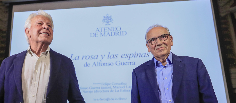 Felipe González y Alfonso Guerra, en el Ateneo de Madrid