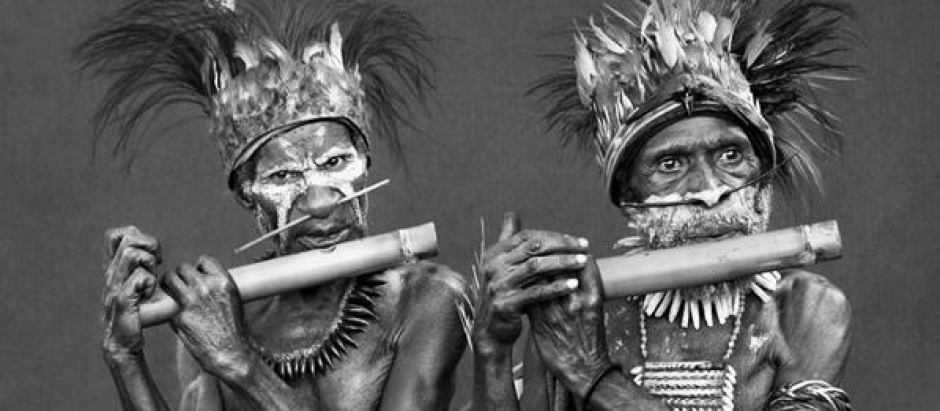 Flautistas en Papúa Nueva Guinea, fotografiados en 2006