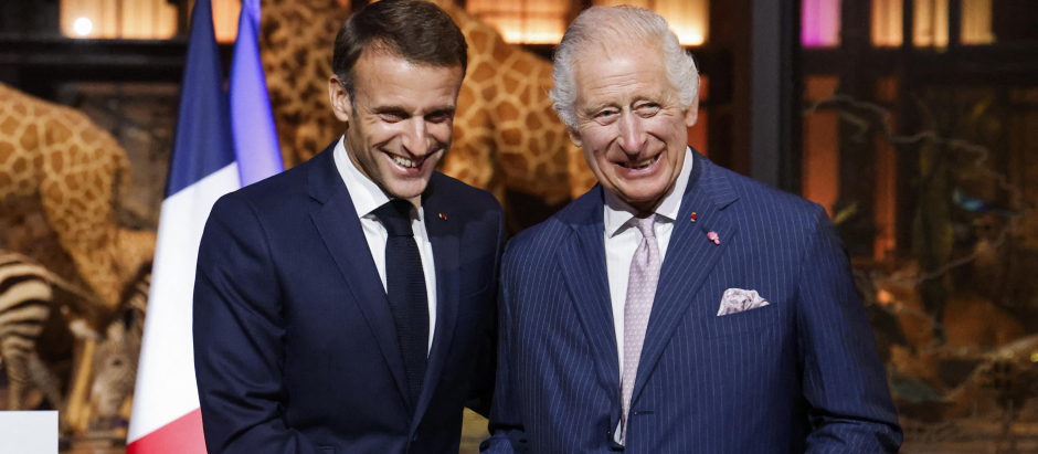 El presidente francés, Emmanuel Macron y el rey Carlos III en París