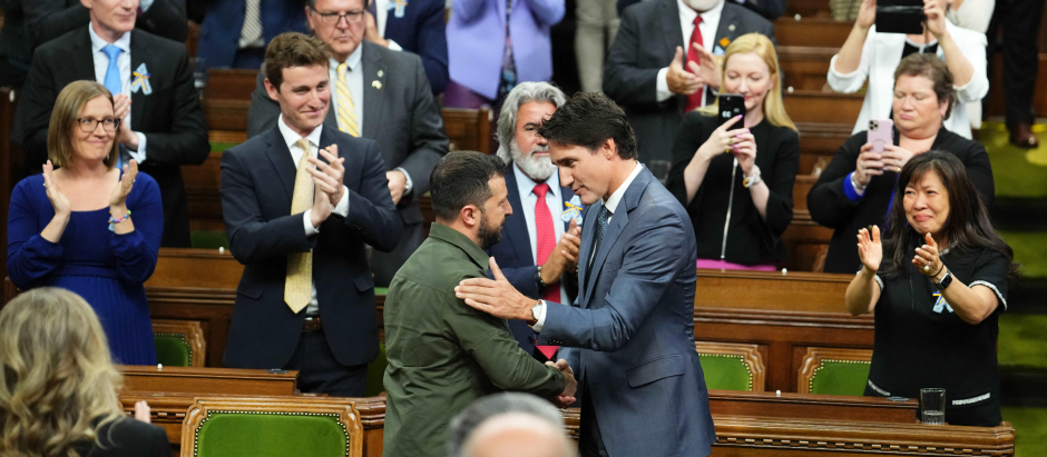 El presidente ucraniano Volodimir Zelenski es recibido por el primer ministro canadiense Justin Trudeau
