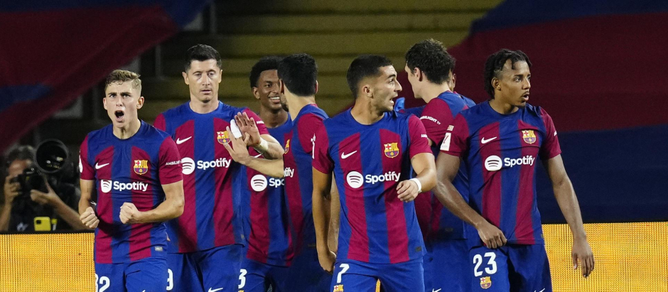 El FC Barcelona vuelve a demostrar por qué en Montjuic no hay quién pueda con ellos