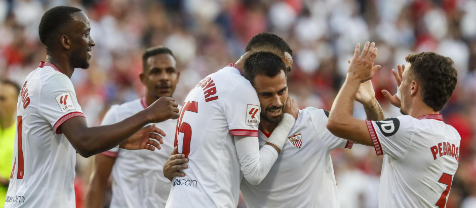 Jugadores del Sevilla, en la celebración de un gol esta temporada