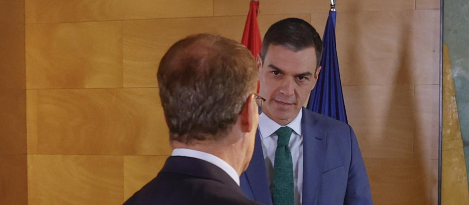 Pedro Sánchez y Alberto Núñez Feijóo, durante su reunión