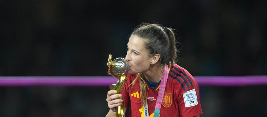 Laia Codina con el trofeo del Mundial