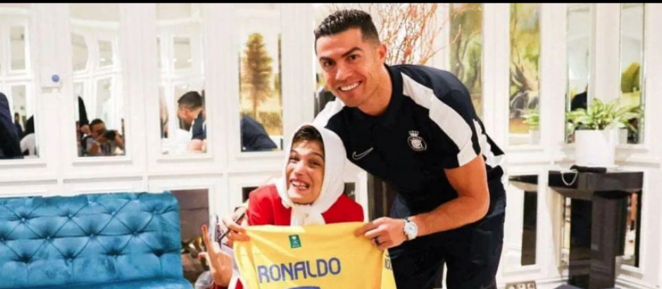 Cristiano Ronaldo con la pintora Fatemeh Hamami