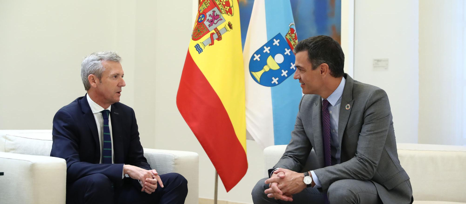 Pedro Sánchez y Alfonso Rueda en una reunión en la Moncloa