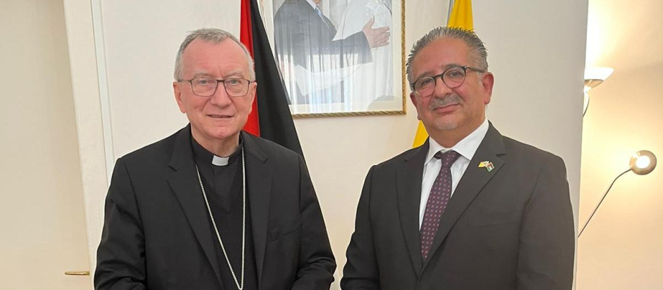 Pietro Parolin, junto al embajador de Palestina ante la Santa Sede