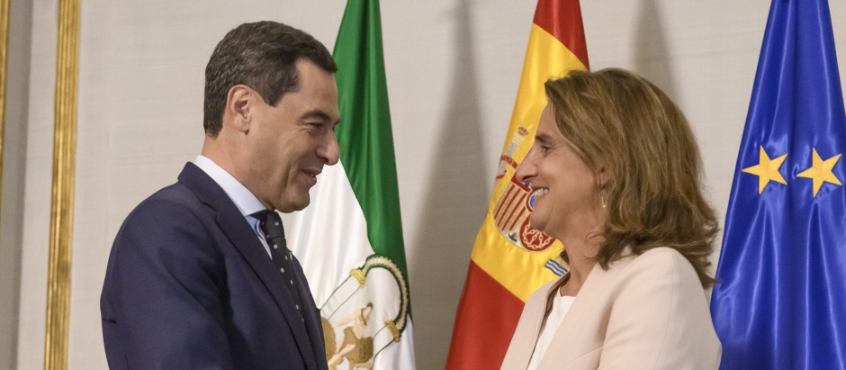El presidente de Andalucía, Juanma Moreno, y la ministra Teresa Ribera, durante su reunión en San Telmo