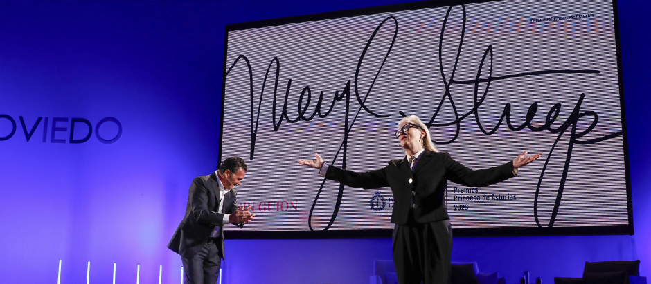 Anonio Banderas y Meryl Streep en la ceremonia de inauguración de los Premios Princesa de Asturias 2023, en Oviedo