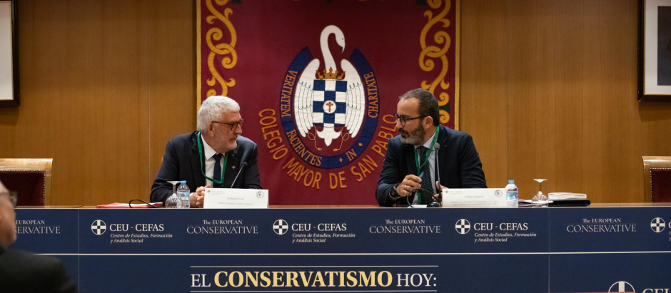 Gregorio Luri y Pablo Velasco en la mesa 'Historia y tradición del conservatismo español”