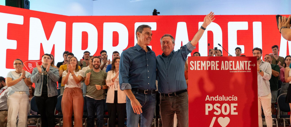 Pedro Sánchez y Juan Espadas, en un reciente acto del PSOE en Granada