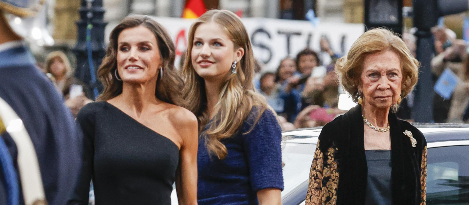 La Reina Letizia, la Princesa Leonor y la Reina Sofía, en los Premios Princesa de Asturias