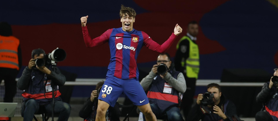 Marc Guiu, el canterano de 17 años del Barça que marcó gol a los 23 segundos de salir