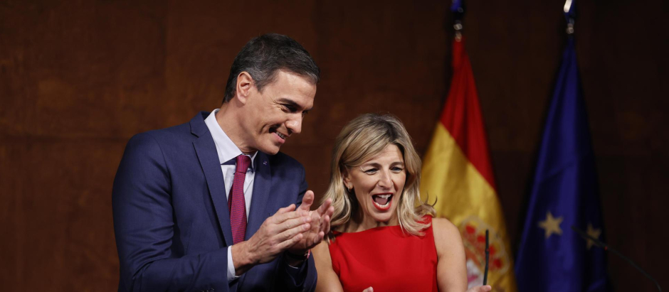 Pedro Sánchez y Yolanda Díaz, tras firmar su pacto de Gobierno