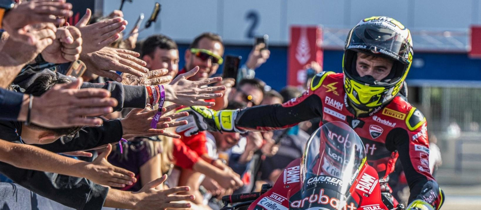 Álvaro Bautista se ha proclamado campeón del mundo de Superbikes