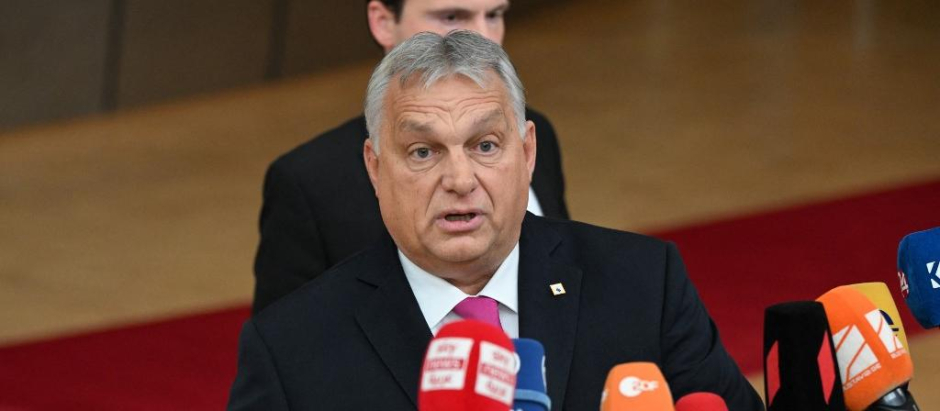 El primer ministro húngaro Viktor Orban atiende a los periodistas momentos antes del Consejo Europeo