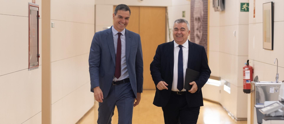 El candidato socialista, Pedro Sánchez, con el secretario de Organización del PSOE, Santos Cerdán