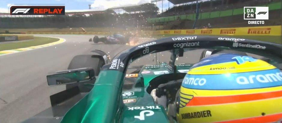 Esteban Ocon y Fernando Alonso han vivido un momento tenso en Interlagos