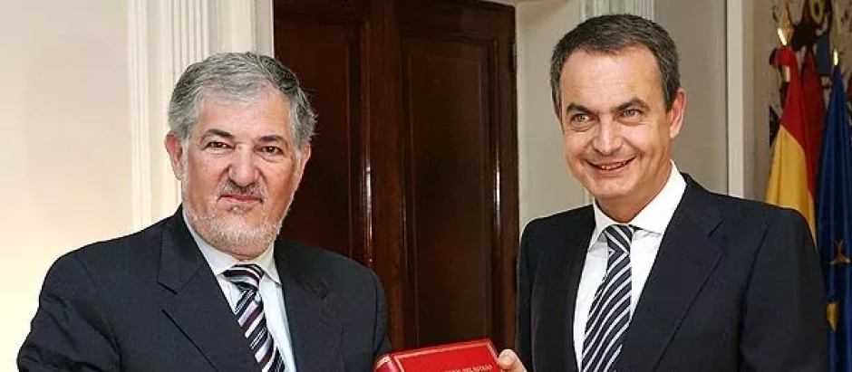 Cándido Conde-Pumpido, durante su etapa como fiscal general del Estado, con José Luis Rodríguez Zapatero