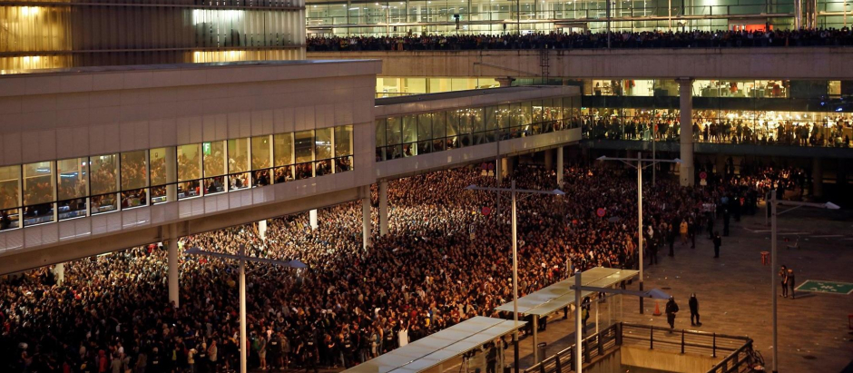 Imagen del aeropuerto de El Prat durante los disturbios de Tsunami Democràtic