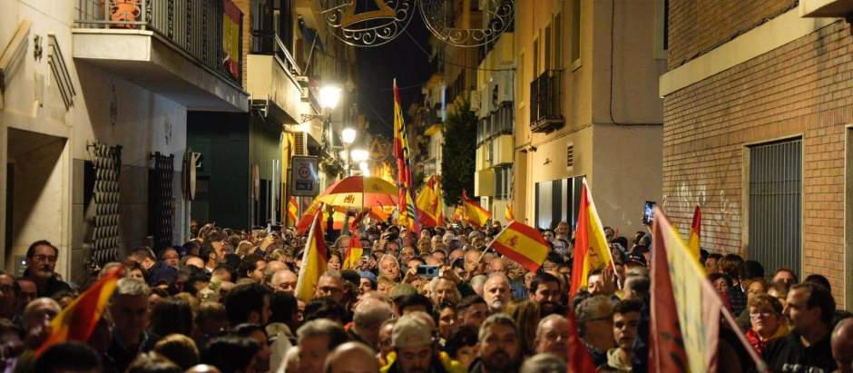 Concentración contra la amnistía ante la sede del PSOE andaluz, en Sevilla