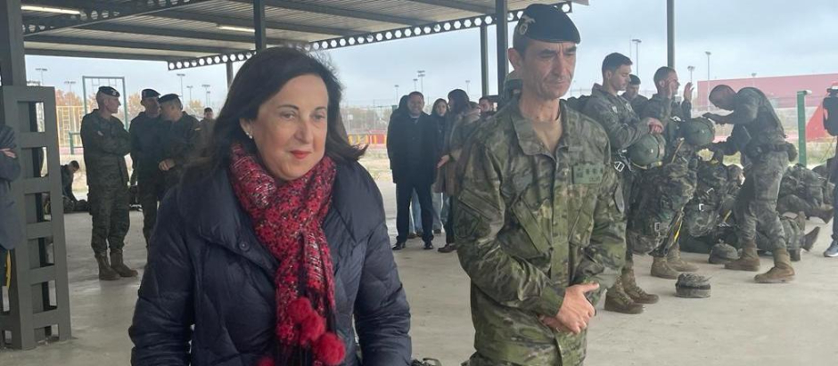 La ministra de Defensa en funciones, Margarita Robles, ha visitado hoy
la Brigada ‘Almogávares’ VI de Paracaidistas