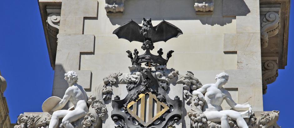 Imagen del escudo de Valencia con el murciélago en el Ayuntamiento de la ciudad