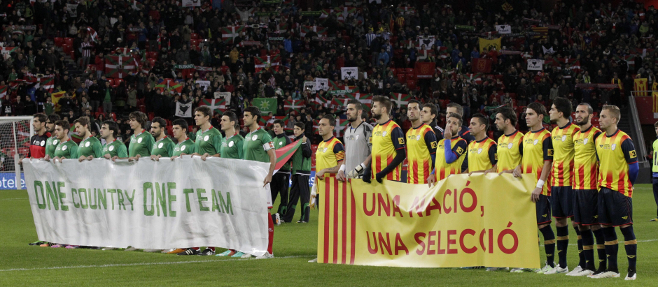 Los equipos de País Vasco y Cataluña, en un enfrentamiento hace años en Bilbao