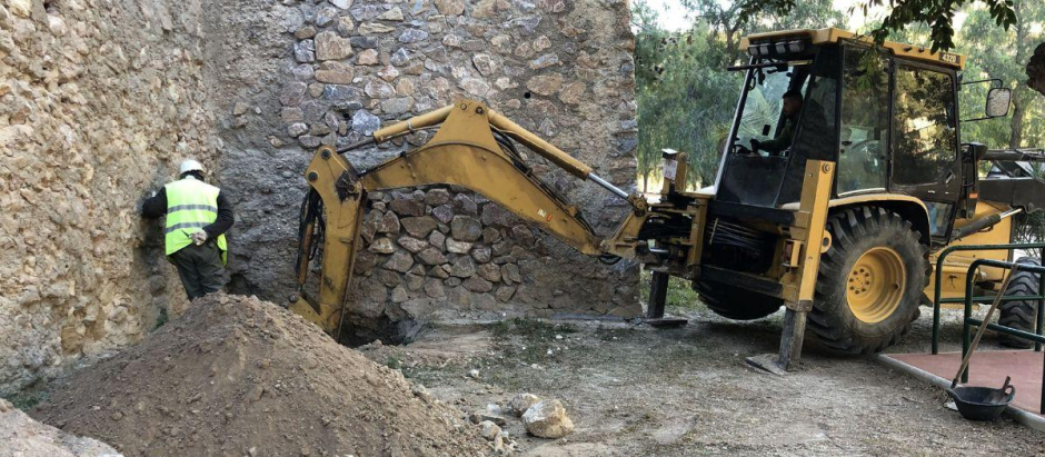 Inicio de los sondeos arqueológicos en la muralla almorávide Elche, el pasado julio