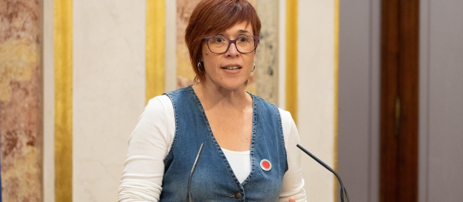 La diputada de Sumar, procedente de Compromís, Águeda Micó, en el Congreso tras el discurso de investidura de Sánchez