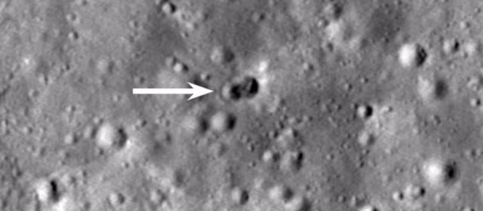 Imagen del cráter tomada por el Lunar Reconnaissance Orbiter de la NASA