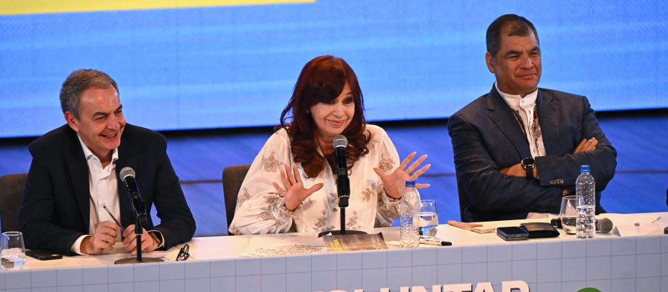 Cristina Fernández de Kirchner arropada por Rodrigues Zapatero y Rafael Correa en Buenos Aires