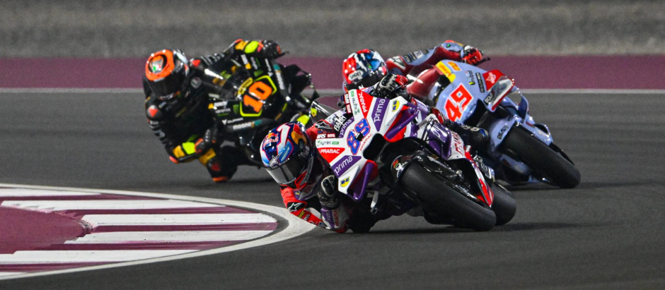 Una competición en Qatar de Moto GP con el piloto Jorge Martín