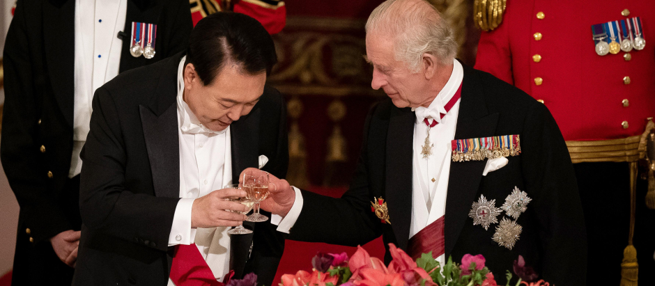 President of South Korea Yoon Suk Yeol with King Charles III during the state banquet in London, for his state visit on Tuesday November 21, 2023.