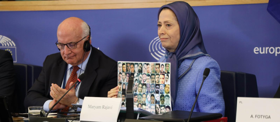 La presidenta del Consejo Nacional de la Resistencia de Irán, Maryam Rajavi, junto al popular Javier Zarzalejos