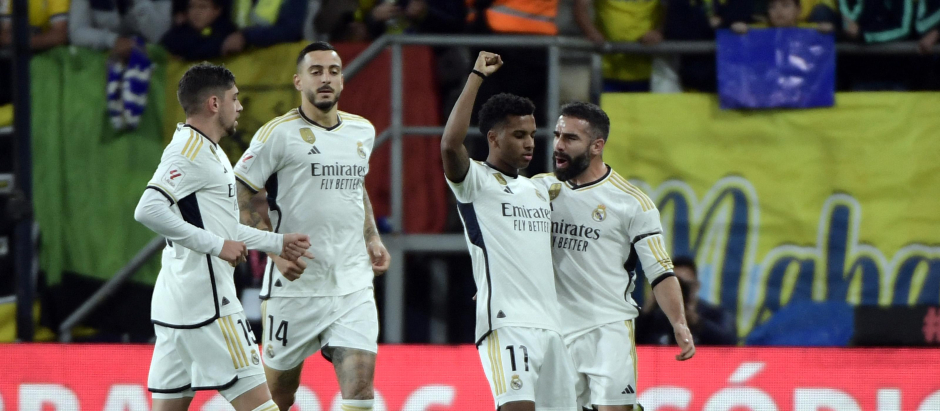 Rodrygo celebra con Carvajal, Valverde y Joselu uno de los dos goles que marcó al Cádiz