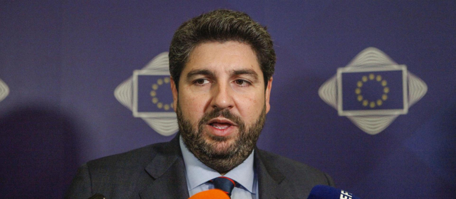 El presidente de la Región de Murcia, Fernando López Miras, realiza declaraciones a los medios antes del debate del Comité Europeo de las Regiones celebrado este miércoles en Bruselas