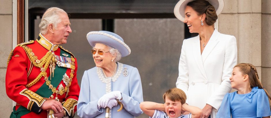 El entonces Príncipe Carlos de Inglaterra, junto a Isabel II y Kate Middleton, durante las celebraciones del Jubileo de Platino