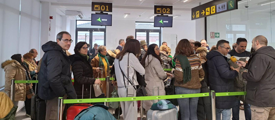 El Aeropuerto de Córdoba atiende su primer vuelo comercial de pasajeros en 15 años