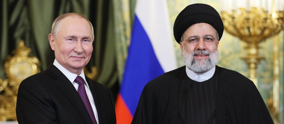 El presidente de Irán, Ebrahim Raisi, visita a su homólogo ruso Vladimir Putin en Moscú el pasado 7 de diciembre.